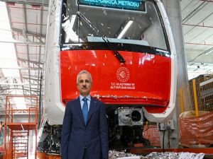 Bakan Uraloğlu: Yerli sürücüsüz ilk metro aracı raylarda