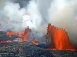 Hawaii'deki yanardağ yeniden patladı