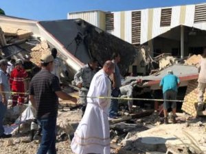 Meksika'da çatısı çöken kilisede 10'dan fazla kişi öldü