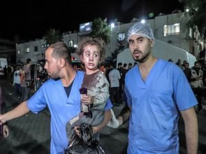 İşgalci rejim Gazze'de kiliseyi bombaladı: Ölü ve yaralılar var