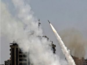HAMAS'tan Tel Aviv'e roket ve füze operasyonu