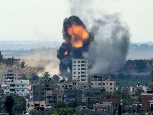 İşgal rejimi gece boyunca Gazze'yi bombaladı