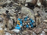 Ağrı'da 2 mağarada PKK/KCK barınma alanlarında malzeme ele geçirildi