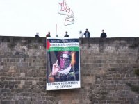 Tarihi Bitlis Kalesi'ne Ebu Ubeyde'nin dev posteri açıldı