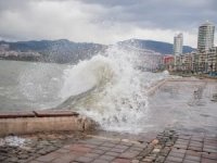 İzmir için şiddetli yağış ve fırtına uyarısı