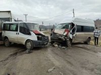 Şırnak'ta iki minibüs çarpıştı: 18 yaralı