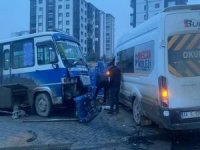 Malatya'da öğrenci servisi ile yolcu minibüsü çarpıştı: 6 yaralı