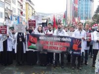 Kocaeli ve Sakarya’da sağlıkçılar kanlı önlükleriyle Gazze’deki meslektaşları için yürüdü