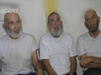 Kassam'ın elindeki yaşlı esirler: Hava saldırısı sonucu ölmek istemiyoruz, bizi çıkartın!