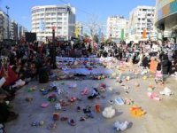 Antalya'da 'Bir Dua Bir Oyuncak Al Gel' etkinliği