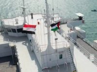 Yemen'deki Ensarullah bir işgal gemisi ve işgal altındaki toprakları hedef aldı