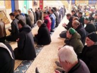 Gazze'ye dua için sabah namazında Müslümanlar bir araya geldi
