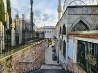 Aziz Mahmud Hüdayi Hazretleri Türbesi ve Camii Her gün Binlerce Kişi Tarafından Ziyaret Ediliyor