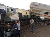 Endonezya'da iki tren çarpıştı: 3 ölü, 28 yaralı
