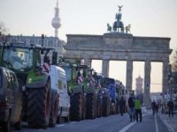 Almanya'da hükümetin tarım politikalarına çiftçilerden traktörlü protesto