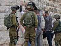 Batı Şeria ve Kudüs'te 5 bin 810 Filistinli esir alındı