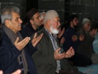 Diyarbakırlılar Regaip Kandili'nde ellerini Filistin için semaya açtı