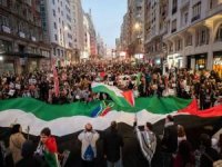 İspanya'da on binlerce kişi Gazze'ye destek için sokağa indi