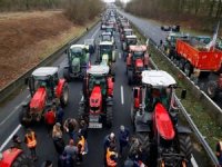 Fransız çiftçiler, Paris'i traktörlerle kuşatmaya başladı