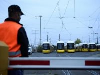 Almanya'da toplu taşıma çalışanlarından grev kararı