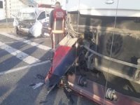 Malatya'da araç trambüse çarptı: Bir çocuk hayatını kaybetti, 2 yaralı