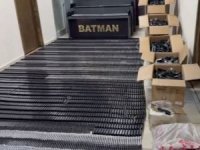Batman'da ev baskınında çok sayıda silah malzemesi ele geçirildi