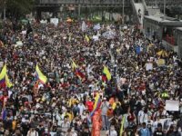 Kolombiya’da binlerce kişi hükümeti protesto etti