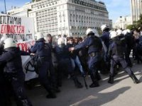 Yunanistan'da öğretmenler ve lise öğrencileri hükümeti protesto etti