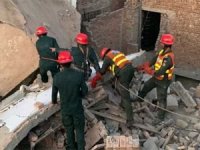Pakistan'da bina çöktü: 9 ölü, 2 yaralı