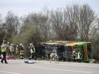 Almanya’da yolcu otobüsü kaza yaptı: 5 ölü
