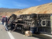 Malatya'da kamyon devrildi: 1 ölü