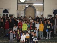 Teravih namazına gelen çocuklara yönelik iftar programı düzenlendi