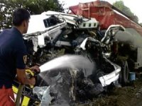 Endonezya'da zincirleme kaza: 12 ölü, 2 yaralı