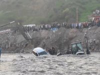 Sason Çayı'na düşen araçtakiler boğulmaktan son anda kurtarıldı