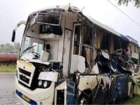 Hindistan'da otobüs ile kamyon çarpıştı: 7 ölü