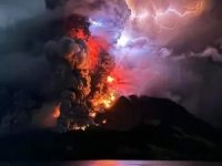 Endonezya’da Ruang Yanardağı'nda volkanik hareketlilik devam ediyor