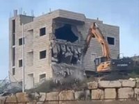 İşgal çetesi Filistinlilerin evlerini yıkıyor