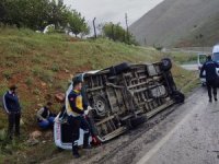 Malatya'da yolcu minibüsü devrildi: Biri ağır 12 yaralı