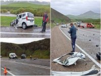 Hafif ticari araç ile minibüs çarpıştı: 2 ölü 5 yaralı
