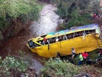 Kenya'da yolcu otobüsü nehre uçtu: 9 ölü, 17 yaralı