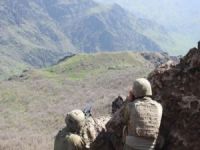 Hakkari’de 2 PKK’lı öldürüldü, bir kadın cesedi bulundu