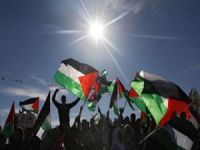 Siyonistler "Büyük Dönüş Yürüyüşü"ndeki Filistinlilere saldırdı