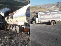 Petrol yüklü tanker ile kamyonet çarpıştı: 3 yaralı