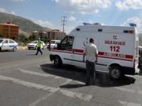 Ağrı'da göçmenleri taşıyan minibüs devrildi: 21 yaralı