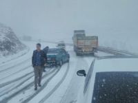 Kar yağışı nedeniyle sürücüler mahsur kaldı