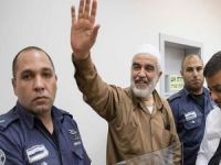 İşgal rejiminin sözde mahkemesi Şeyh Raid Salah’ın hücre hapsi süresini uzattı