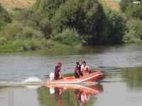 Nehre giren 3 öğrenci boğuldu, bir kişi de kayıp