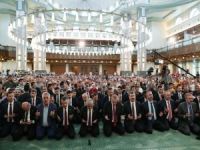 Cumhurbaşkanı Erdoğan şehitler için Kur'an-ı Kerim okudu