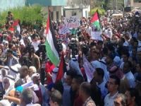 ​Binlerce Filistinli Mülteci UNRWA'yı protesto etti ​