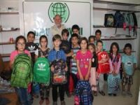 Kızıltepe Umut Kervanından öğrencilere kırtasiye yardımı